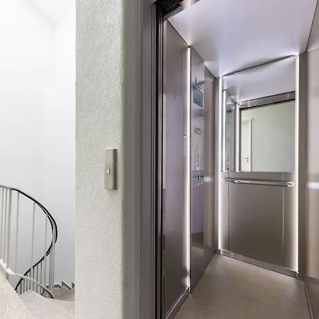 The Classy Minimalist Lakefront Apartament *